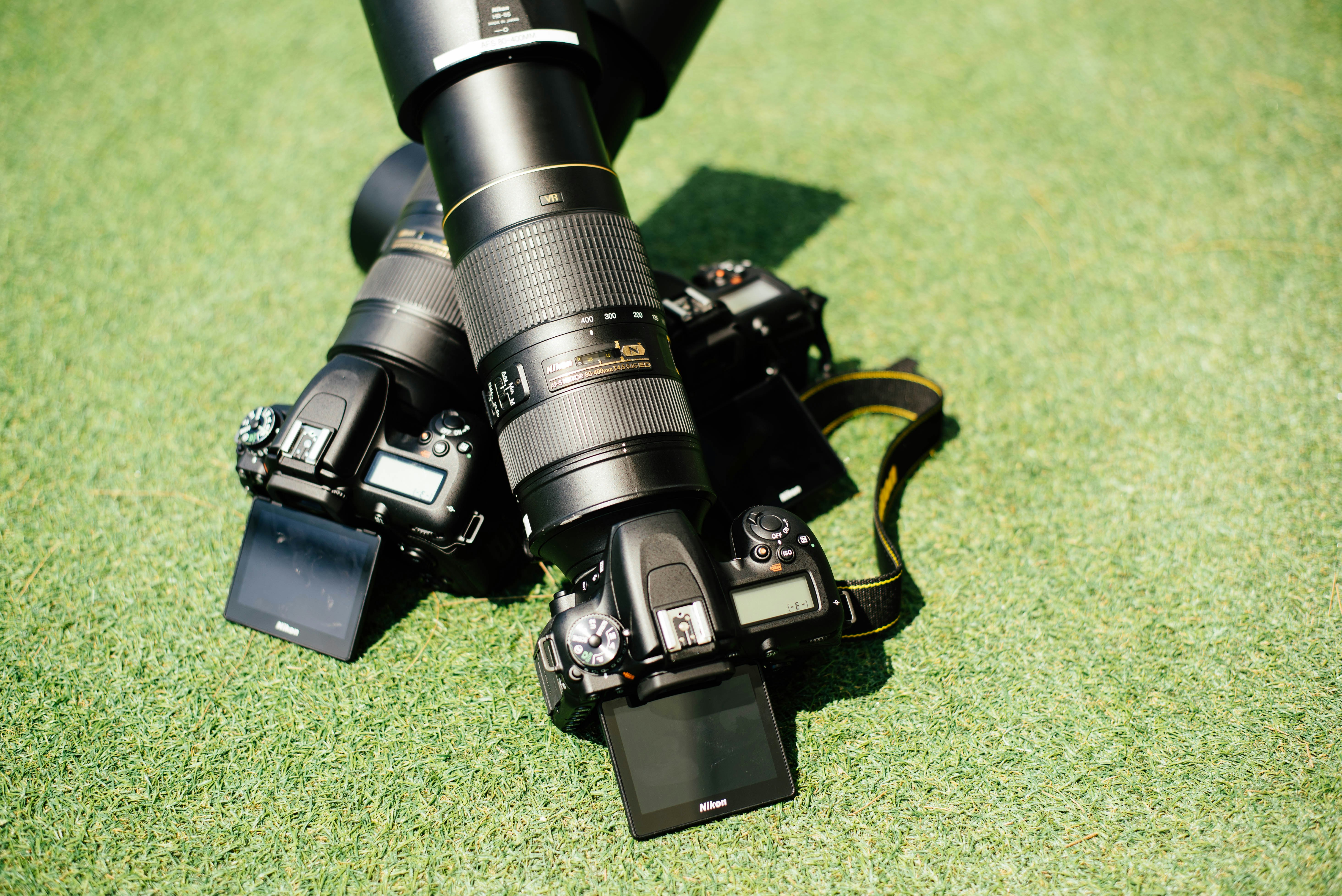 black DSLR camera with zoom lens